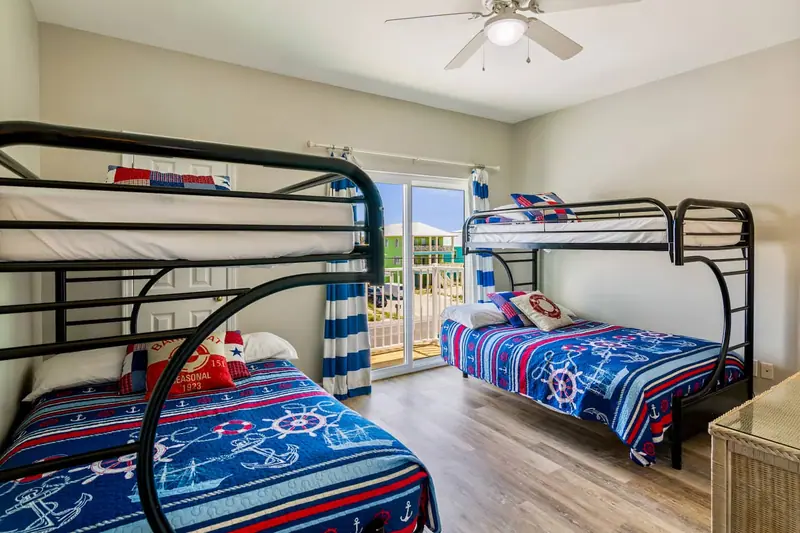 Bunk room at Dolphin View A: 2 twin-over-double bunk beds