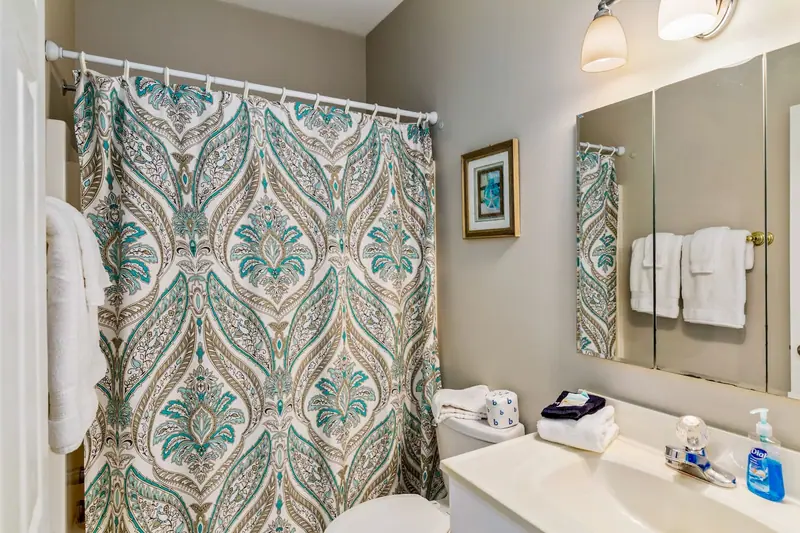 Full bathroom 3, Dolphin View A