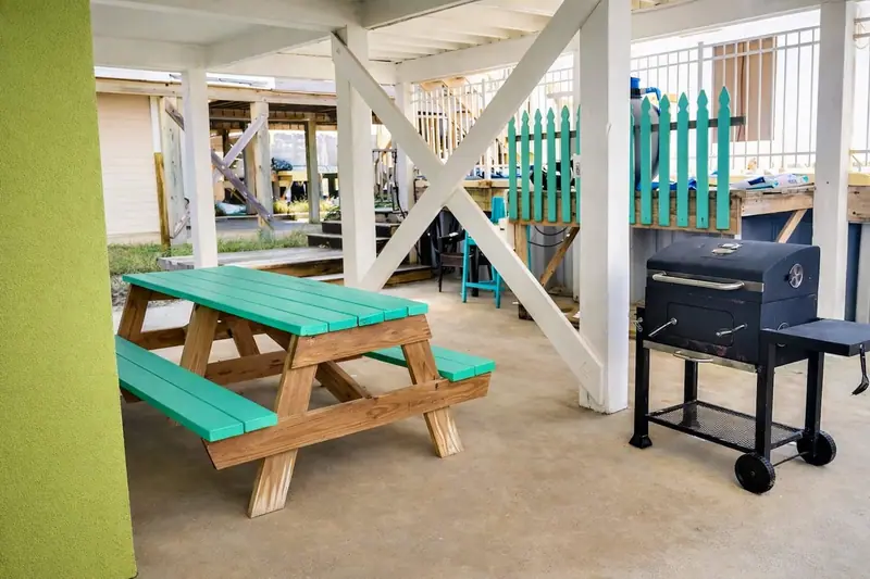 Picnic table and grill, Dolphin View A