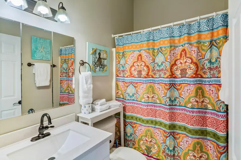 Full bathroom 1, Dolphin View B