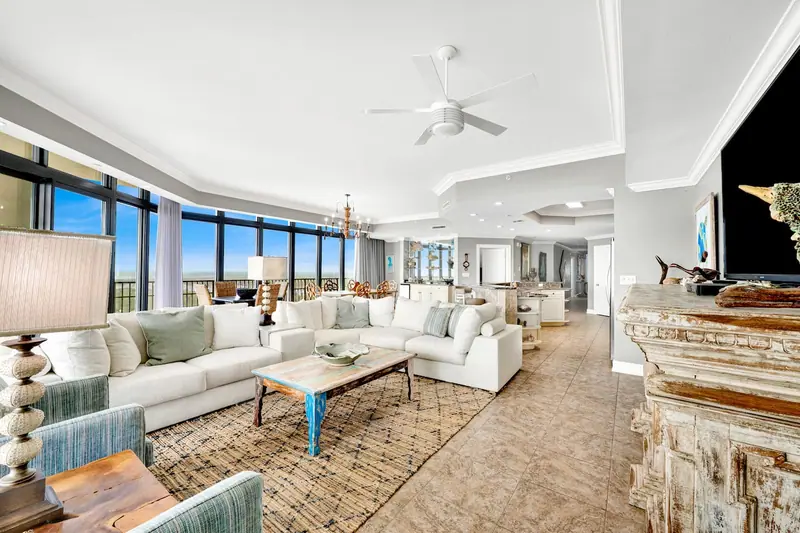 Living area, Oasis Unit 2201