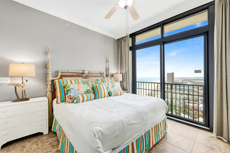 King bedroom at Oasis Unit 2201: King bed · private bath