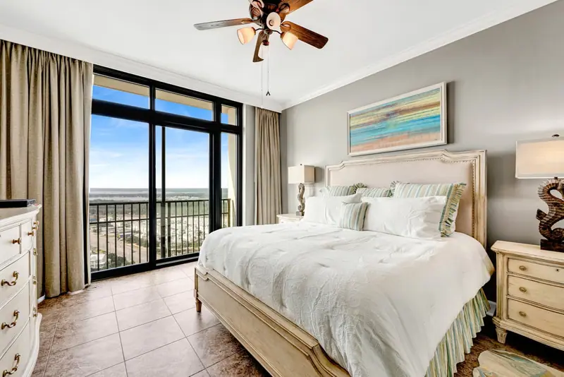 A Gulf-view bedroom